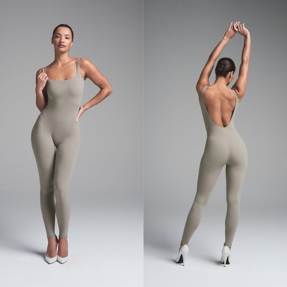 SKIMS Pants - SKIMS FITS EVERYBODY LOW BACK ONESIE - SMOKE